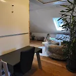Statt - Individuelle, Gemuetliche Dachgeschosswohnung Zum Wohlfuehlen - Im Herzen *