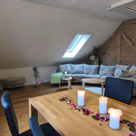 Statt - Individuelle, Gemuetliche Dachgeschosswohnung Zum Wohlfuehlen - Im Herzen Oldenburg