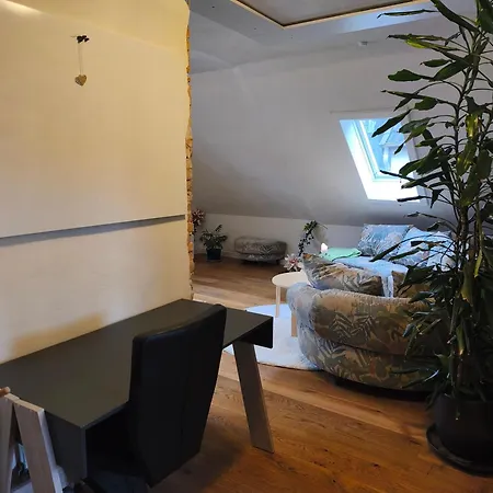 Statt - Individuelle, Gemuetliche Dachgeschosswohnung Zum Wohlfuehlen - Im Herzen *