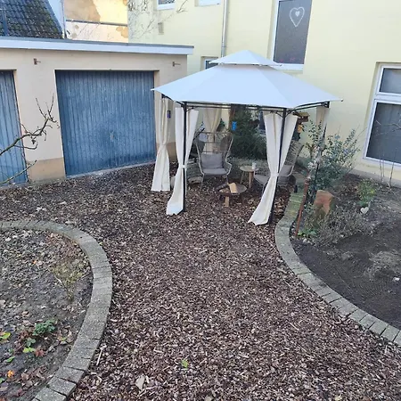 Statt - Individuelle, Gemuetliche Dachgeschosswohnung Zum Wohlfuehlen - Im Herzen Apartman